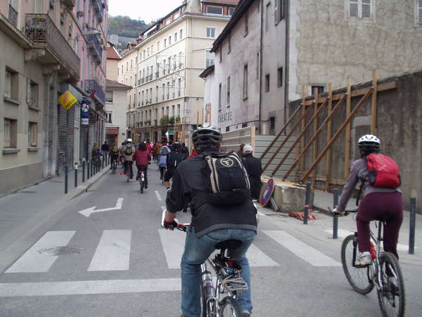 fichier 20071020_1548_003veloparade_rue_dominique_villars-0.jpg