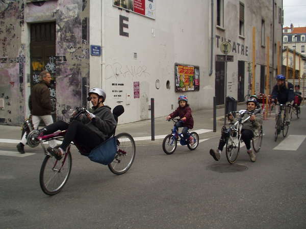 fichier 20071020_1549_002veloparade_rue_dominique_villars_vanessa_jonathan-0.jpg