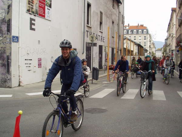 fichier 20071020_1549_003veloparade_rue_dominique_villars_marylou-0.jpg