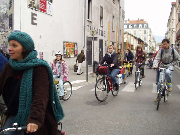 fichier 20071020_1549_004veloparade_rue_dominique_villars_perrine_armelle-0.jpg