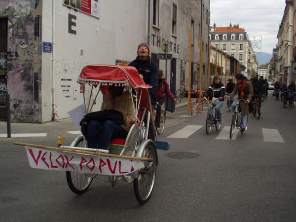 fichier 20071020_1550_000veloparade_rue_dominique_villars-0.jpg