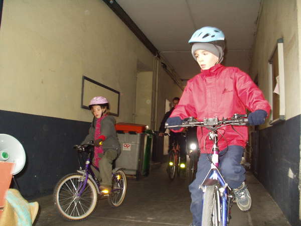 fichier 20071020_1601_veloparade_place_notre_dame_enfants-0.jpg