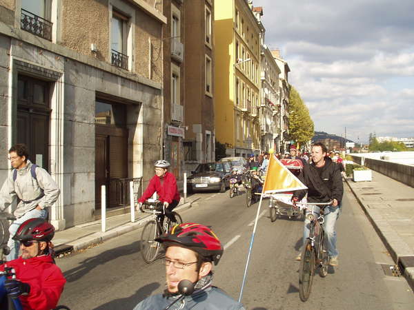 fichier 20071020_1607_000veloparade_quai_mounier_daniel_isabelle_stephane-0.jpg