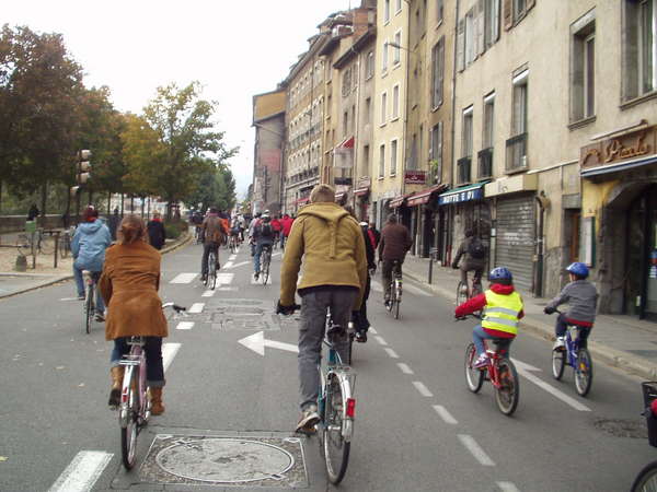 fichier 20071020_1614_001veloparade_quai_perriere-0.jpg