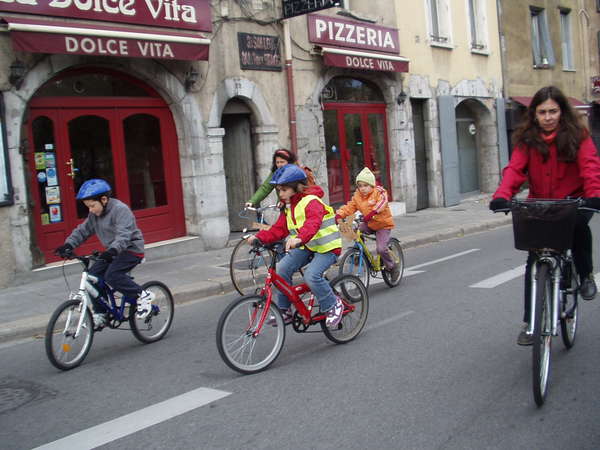 fichier 20071020_1614_003veloparade_quai_perriere_enfants-0.jpg