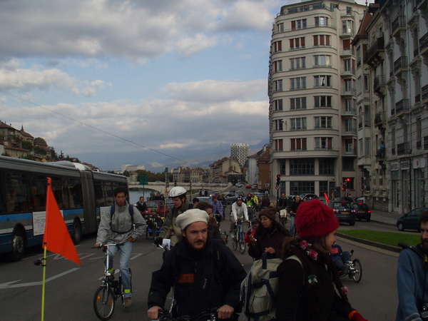 fichier 20071020_1618_002veloparade_quai_crequi-0.jpg