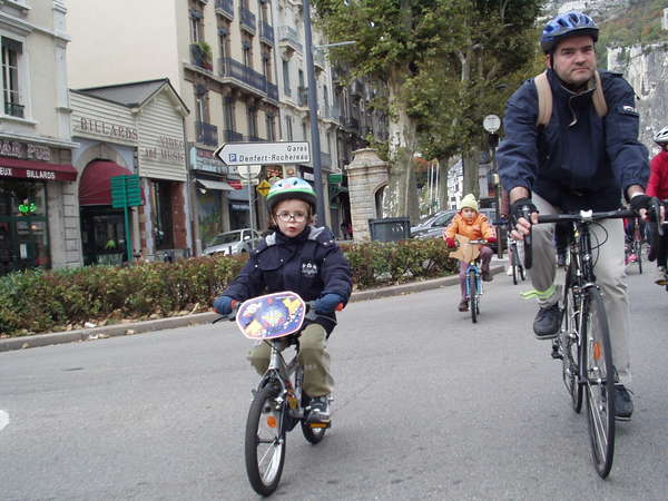fichier 20071020_1619_002veloparade_cours_jean_jaures-0.jpg
