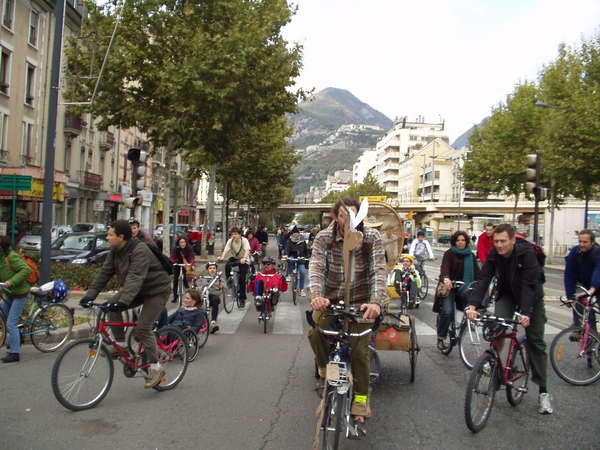 fichier 20071020_1627_000veloparade_cours_jean_jaures-0.jpg
