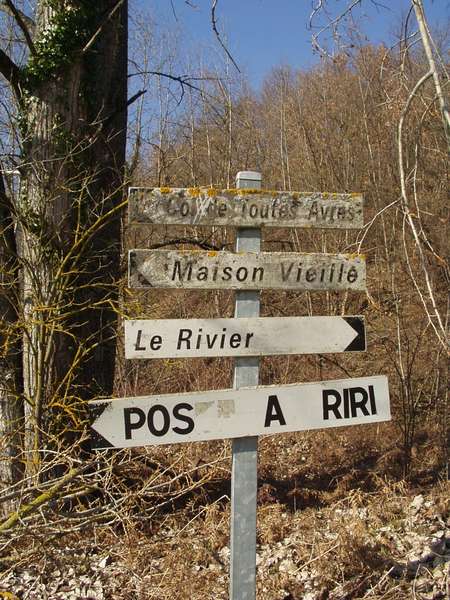 fichier 20080210_1320_002cv_route_chemin_de_toutes_aures_panneau_carrefour-0.jpg