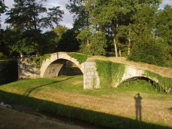 fichier 20050721_0733_pommiers_pont_romain-0.jpg