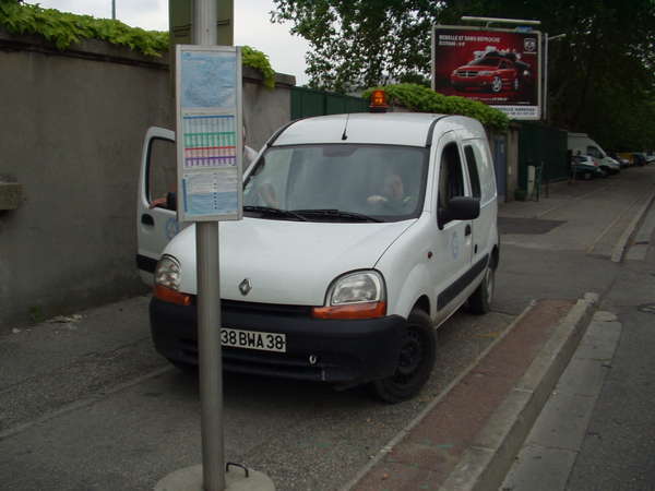 fichier 20080404_1708_010rue_rhin_danube_voiture_mairie_grenoble-0.jpg