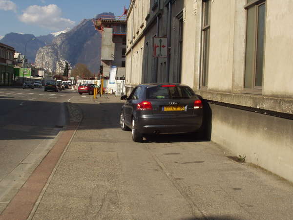 fichier 20080404_1709_001rue_rhin_danube_voiture_pc-0.jpg