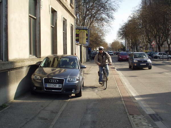 fichier 20080404_1709_002rue_rhin_danube_voiture_pc_cycliste-0.jpg