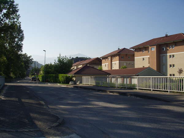 fichier 20080522_1050_001chemin_arrivee_claix_memorial_avenue_de_leurope-0.jpg