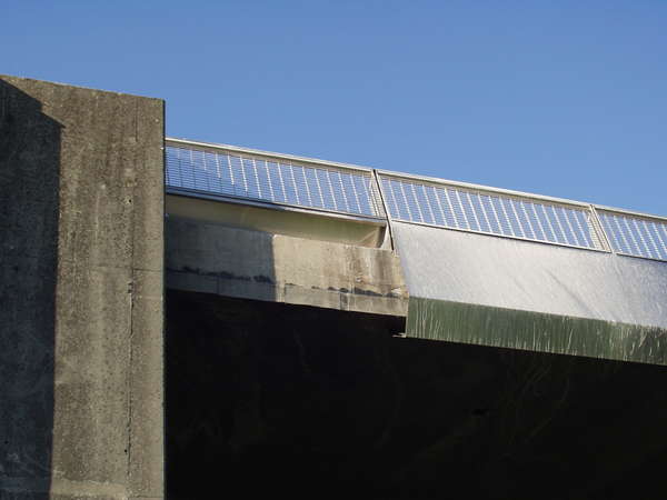 fichier 20080610_0837_002travaux_passerelle_rondeau_supprimer_une_plaque_sur_pont-0.jpg