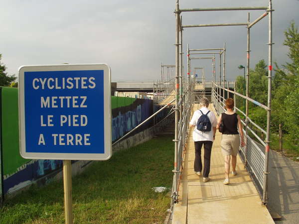 fichier 20080630_0848_002echaffaudage_largeur_deux_pietons-0.jpg