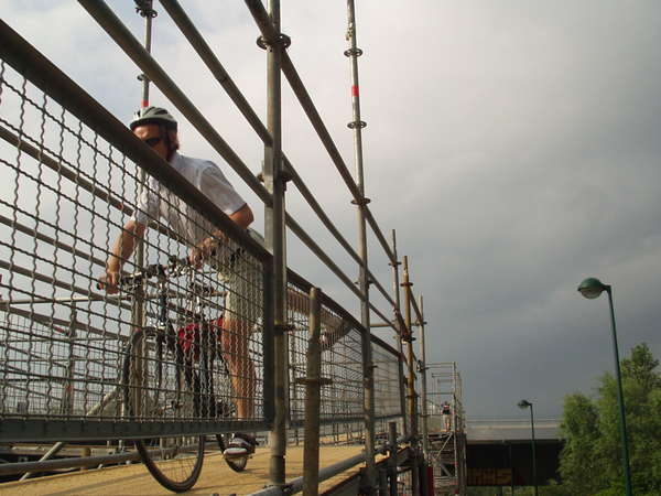 fichier 20080630_0849_echaffaudage_cycliste_a_la_descente-0.jpg