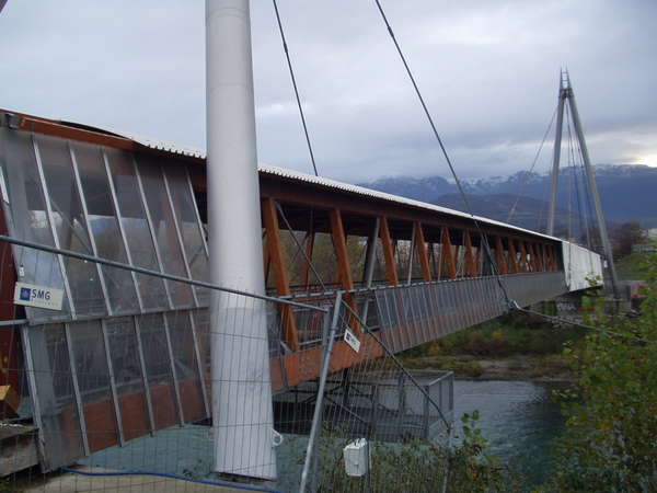 fichier 20091123_0850_passerelle_rondeau_vitres_enlevees-0.jpg