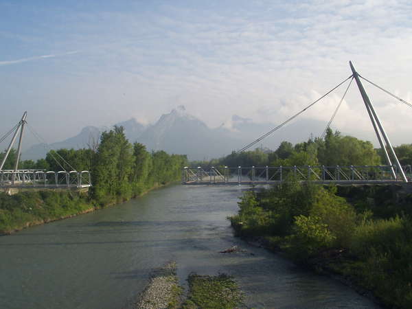 fichier 20100507_0832_001passerelle_rondeau_deux_cotes_est_manque_un_cote_ouest_grue_donitian-0.jpg