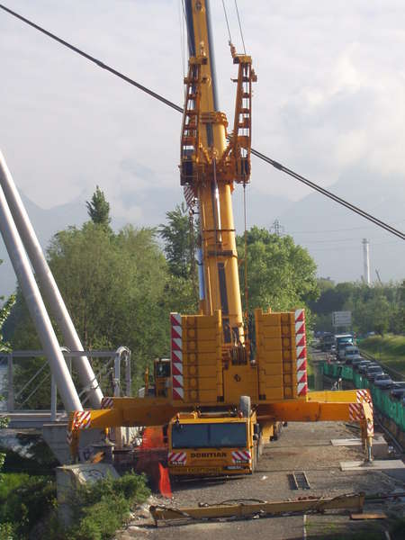 fichier 20100507_0835_005passerelle_rondeau_deux_cotes_est_manque_un_cote_ouest_grue_donitian-0.jpg