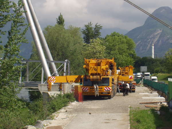 fichier 20100507_1147_001passerelle_rondeau_deux_cotes_est_manque_un_cote_ouest_grue_donitian-0.jpg