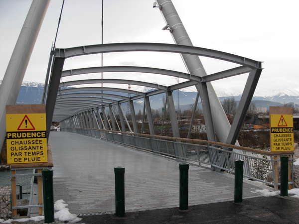 fichier 20101221_1050_001pc_route_passerrelle_rondeau_glissante_entree_ouest-0.jpg
