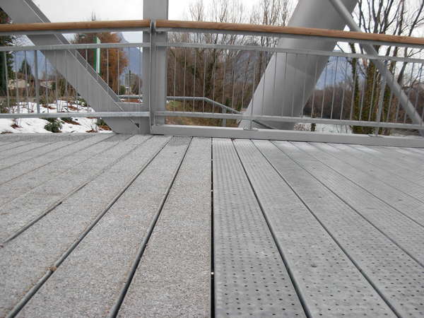 fichier 20101221_1050_004pc_route_passerrelle_rondeau_deux_revetements-0.jpg