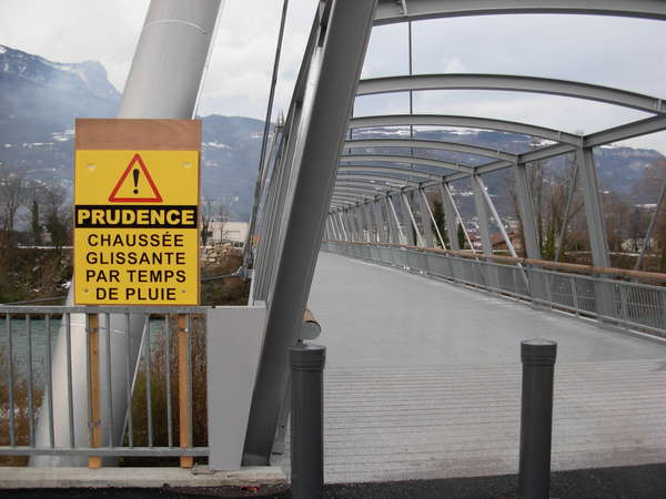 fichier 20101221_1052_002pc_route_passerrelle_rondeau_glissante_entree_est-0.jpg