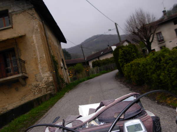 fichier 20080412_0826_002rando_coteaux_tullins_d154a_route_dans_morette-0.jpg
