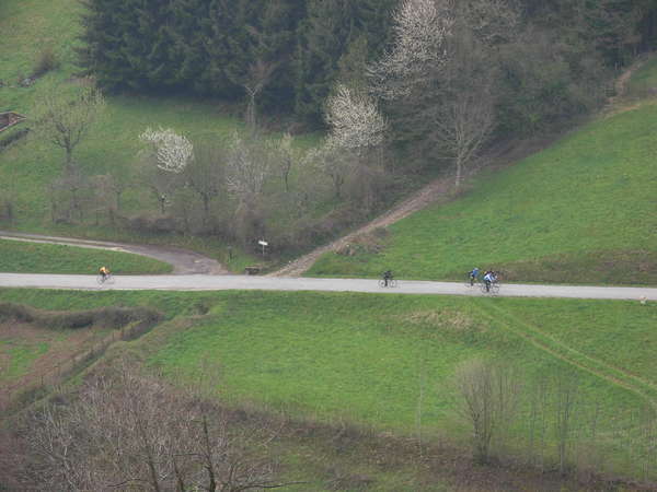 fichier 20080412_0834_001rando_coteaux_tullins_d154a_route_cyclos_contrebas-0.jpg