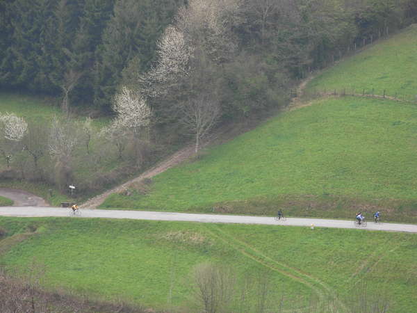fichier 20080412_0834_002rando_coteaux_tullins_d154a_route_cyclos_contrebas-0.jpg