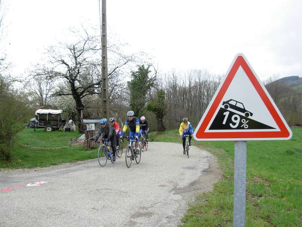fichier 20080412_1039_004rando_coteaux_tullins__cv_route_panneau_19pc_cyclos_caterpillar-0.jpg
