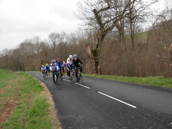 fichier 20080412_1134_001rando_coteaux_tullins_d20g_route_vers_chevrieres_isabelle_cyclos_derriere-0.jpg