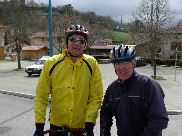 fichier 20080412_1218_rando_coteaux_tullins_d20g_route_murinais_caterpillar_president_guy_pachoud-0.jpg