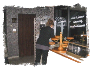 fichier 20080821_2231_002saint_nicolas_de_redon_266k_bel_hotel_serveuse-g1.gif