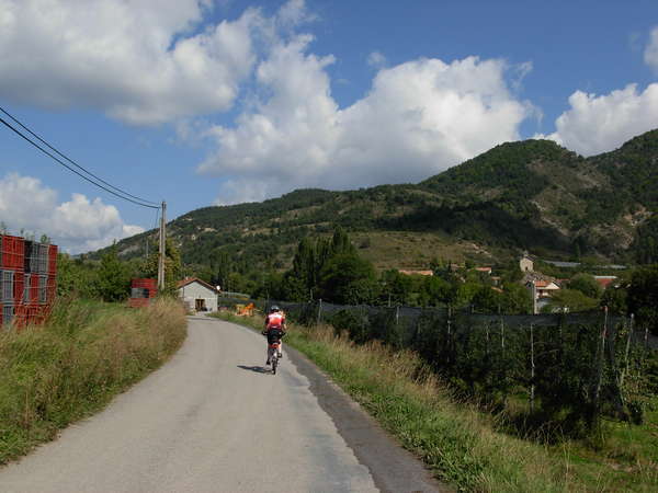 fichier 20080920_1427_002d149_route_isabelle_culture_fruits_pommes_poires_cerises-0.jpg