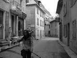 fichier 000222_20090405_1422_001d530_route_saint_christophe_en_oisans_village_skieuse-0.jpg