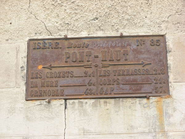 fichier 20090508_1251_004n85_route_pont_haut_sur_la_bonne_vieille_plaque-0.jpg