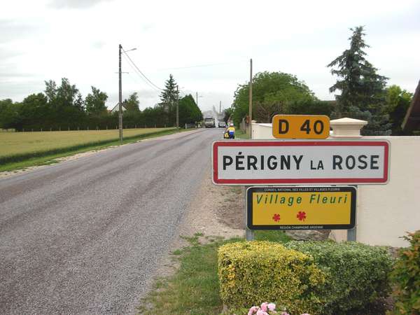 fichier 20090619_1019_001diagonale_bs_d40_route_perigny_la_rose_77km_elev_230m_panneau_gravillonage-0.jpg