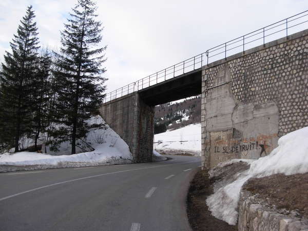 fichier 20100319_0822_d1075_route_pont_neige-0.jpg