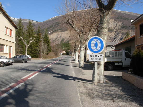 fichier 20100319_0943_d993_route_aspres_sur_buech_97km_panneau_chaine-0.jpg