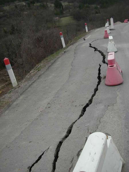 fichier 20100319_1115_d93_route_travaux_route_defoncee-0.jpg