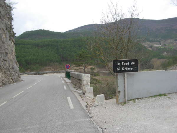 fichier 20100319_1140_001d93_route_saut_de_la_drome_panneau-0.jpg