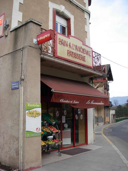 fichier 20100319_1744_001d1532_route_saint_nazaire_en_royans_246km_patisserie-0.jpg