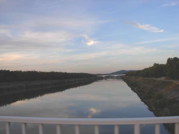 fichier 20100911_1939_d44_route_pont_sur_le_rhone-0.jpg
