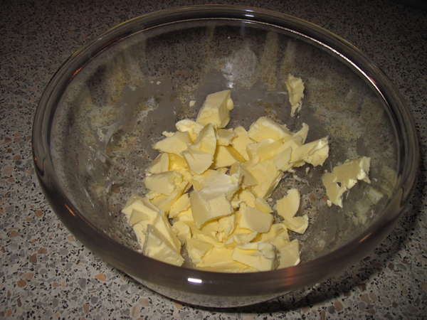 fichier 20101217_1935_recette_brioche_couper_beurre_en_morceau_et_laisser_ramolir-0.jpg