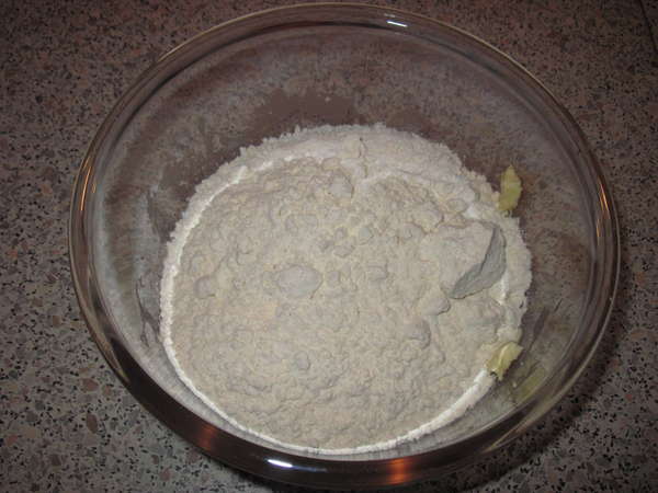 fichier 20101218_0809_recette_brioche_recouvrir_avec_500grs_de_farine-0.jpg