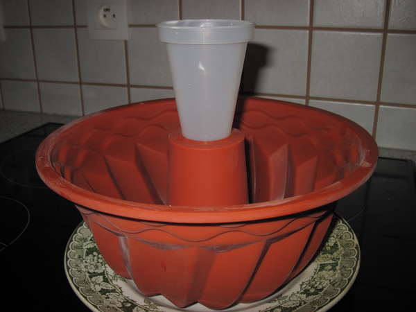 fichier 20101218_0927_004recette_brioche_preparer_moule_avec_support_plastique-0.jpg