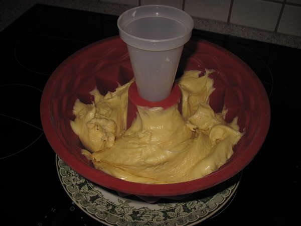 fichier 20101218_0931_001recette_brioche_mettre_preparation_dans_moule-0.jpg