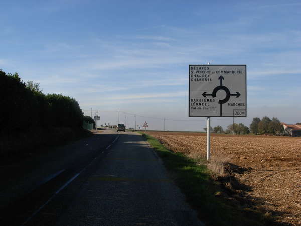 fichier 20101029_1111_d125_route_panneau_avant_carrefour-0.jpg